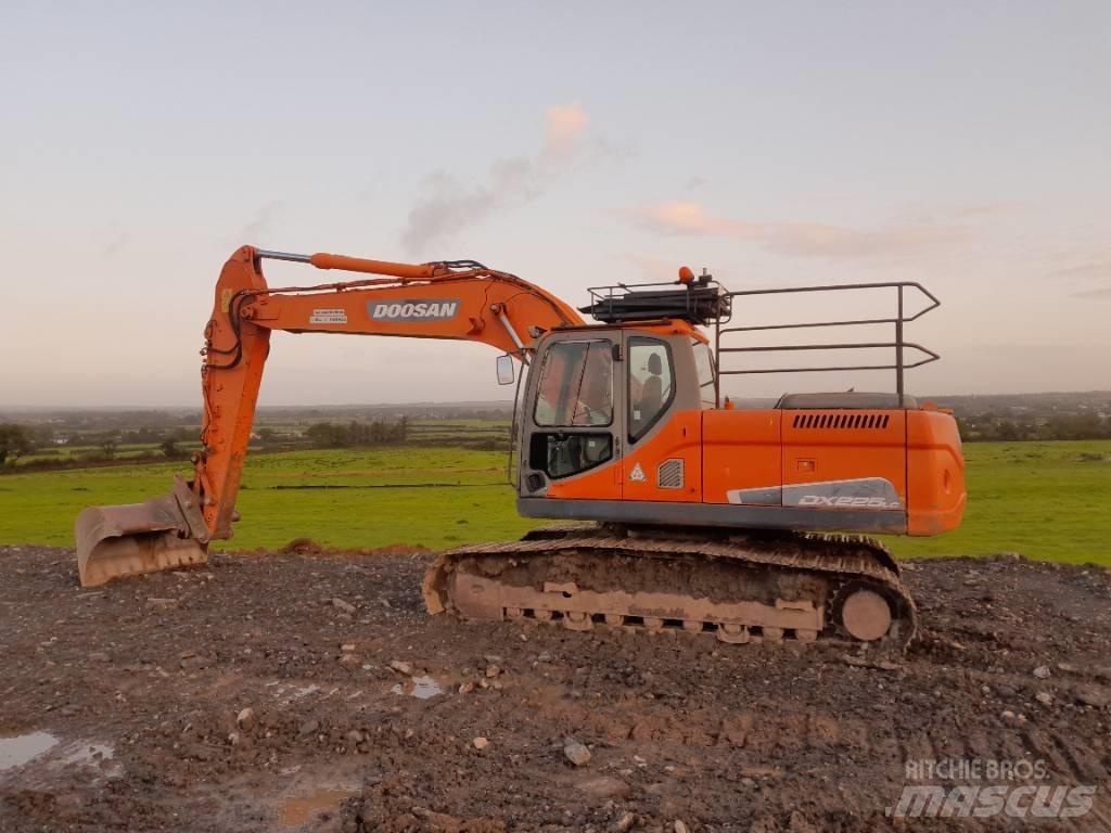 Doosan DX 225 대형 굴삭기 29톤 이상