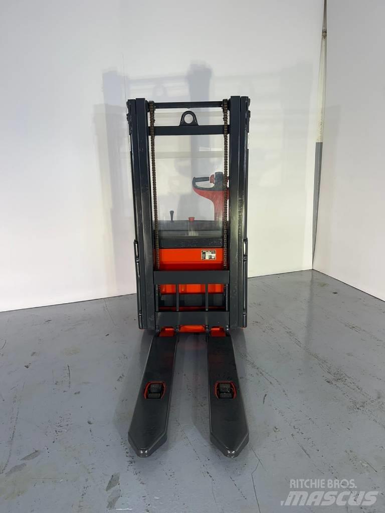 Linde L12 보행식 리치 지게차