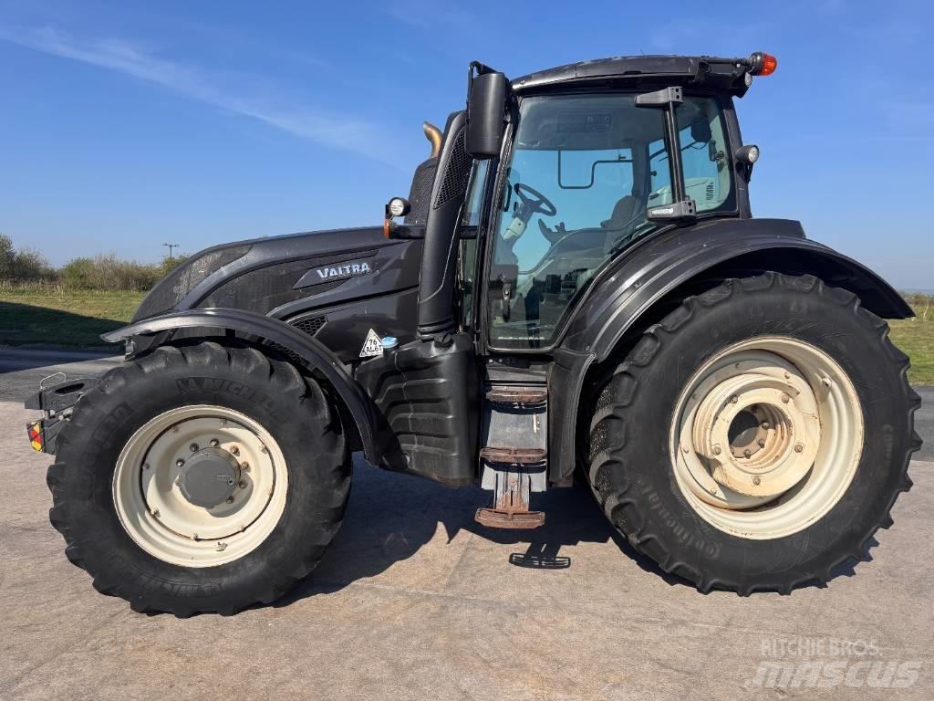 Valtra T 174 트랙터