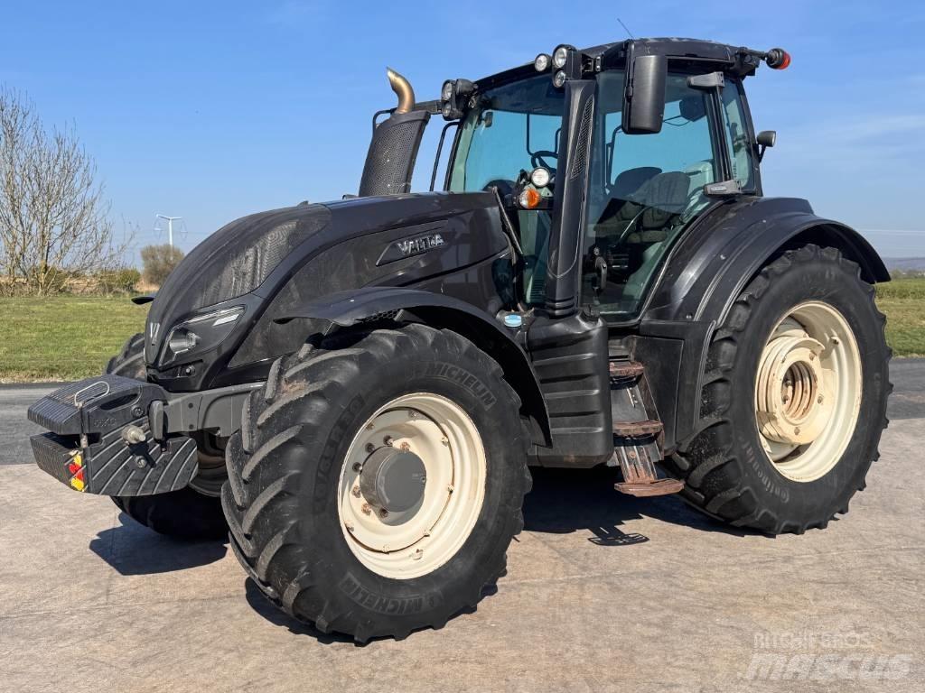 Valtra T 174 트랙터