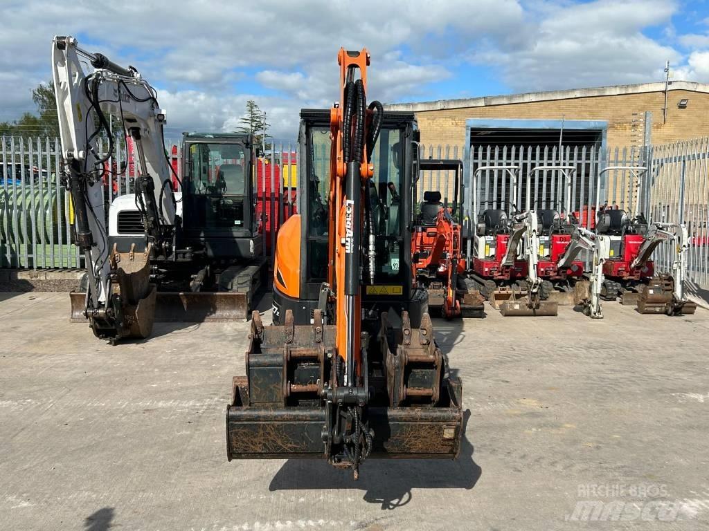 Doosan DX 27 Z 소형 굴삭기 7톤 미만