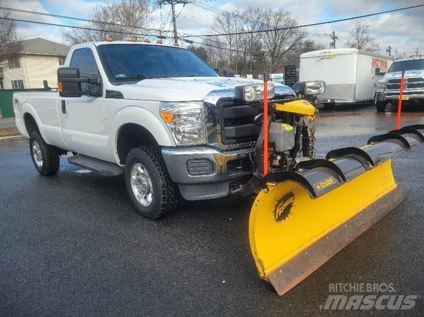 Ford F 250 FX4 제설 블레이드 및 제설기