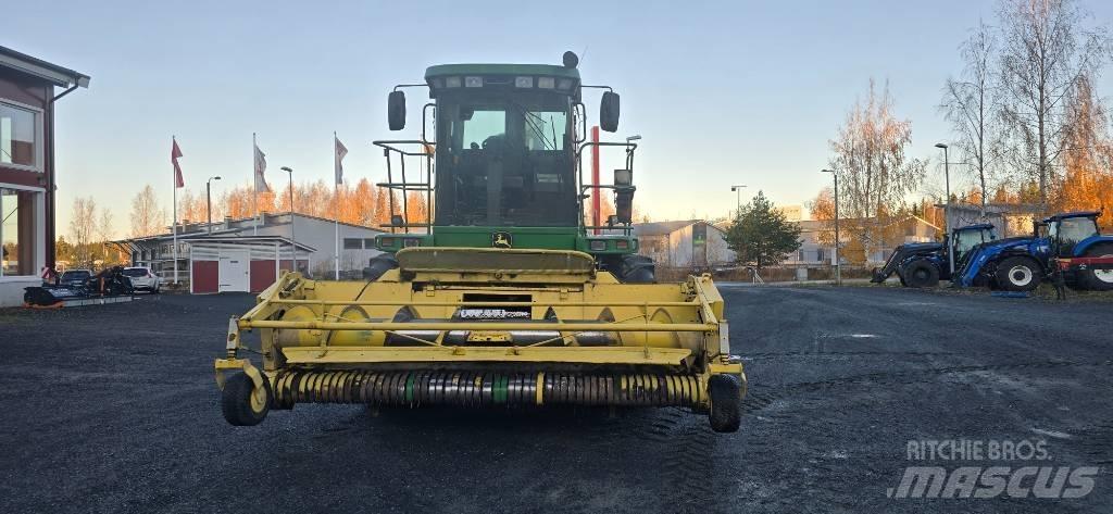 John Deere 7400 자동 초지기계