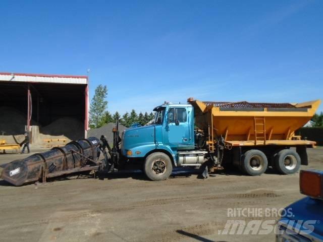 Western Star 5800 제설 블레이드 및 제설기