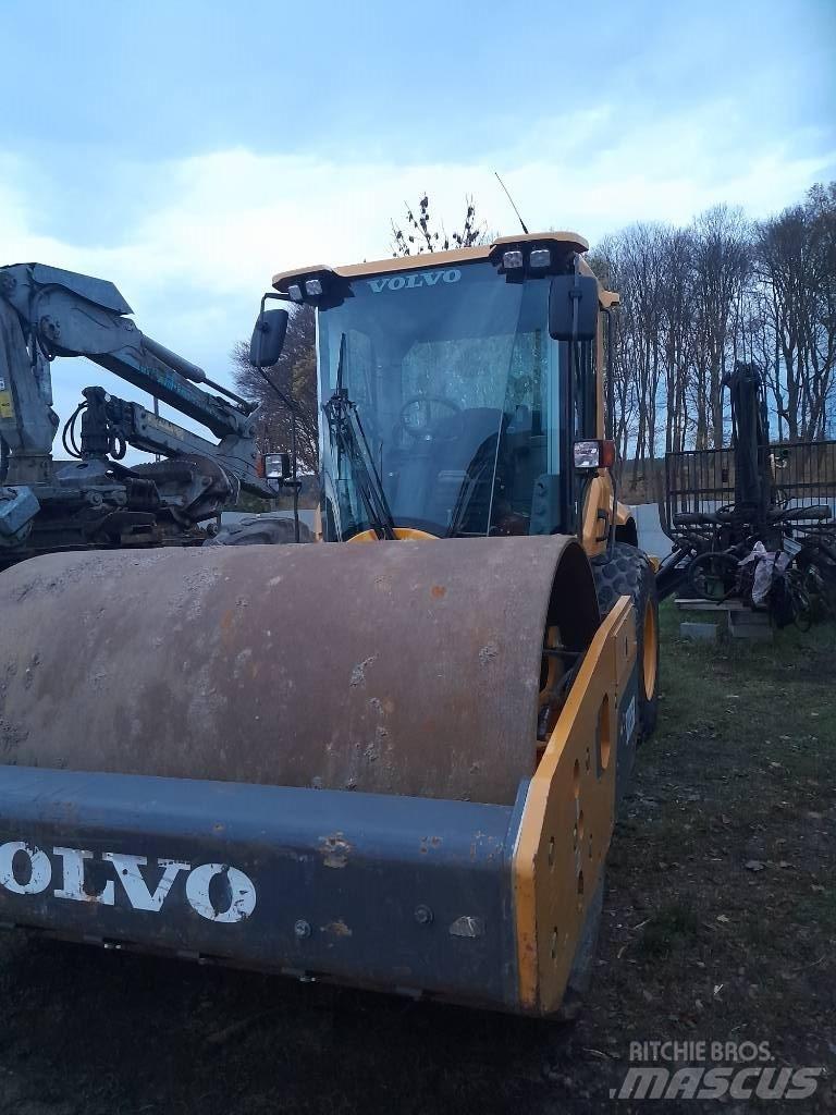 Volvo SD 135 B 싱글 드럼 롤러
