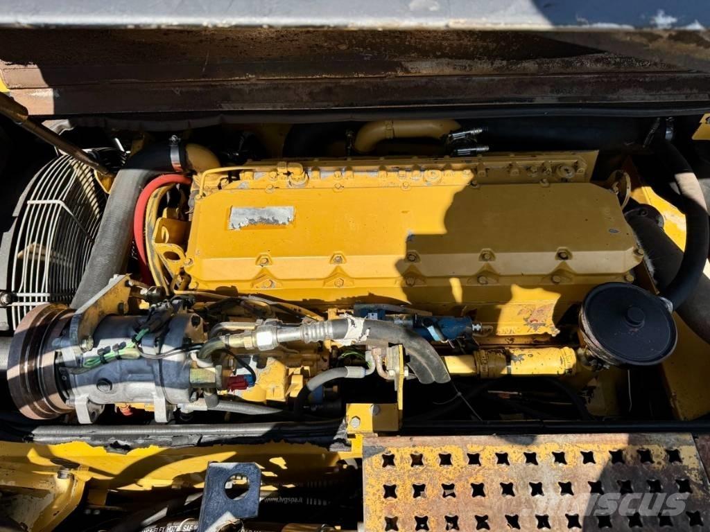 CAT M 318 MH  휠 굴삭기