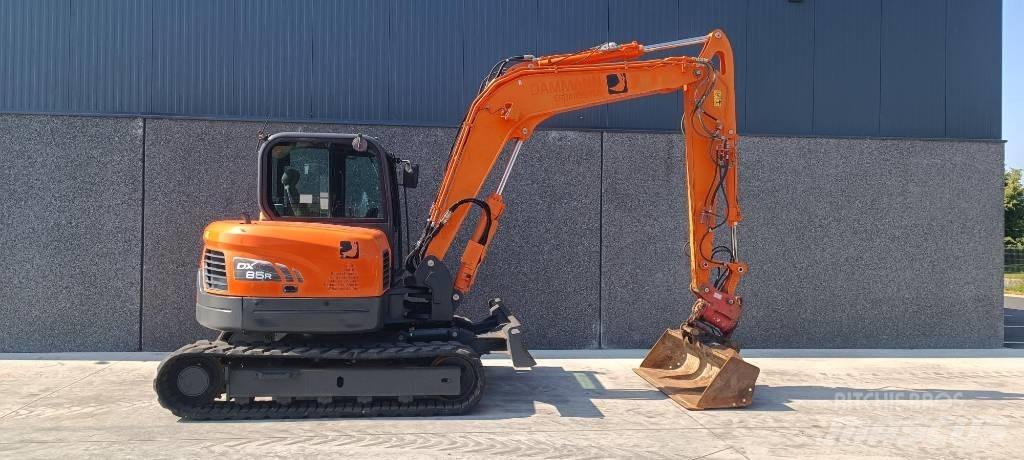 Doosan DX 85 R-3 중형굴삭기 7톤-28톤