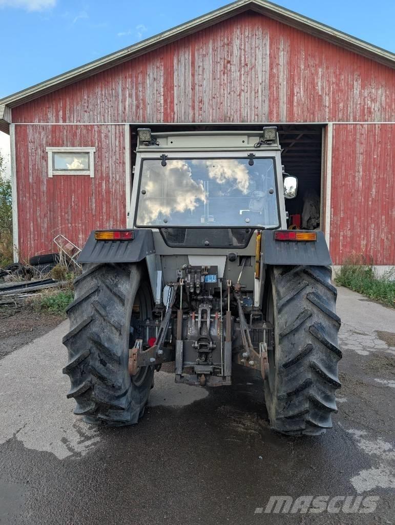 Massey Ferguson 390 트랙터