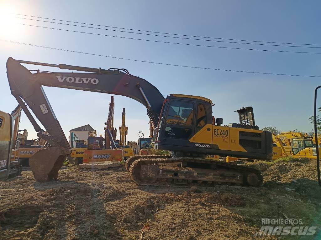 Volvo EC 240 대형 굴삭기 29톤 이상