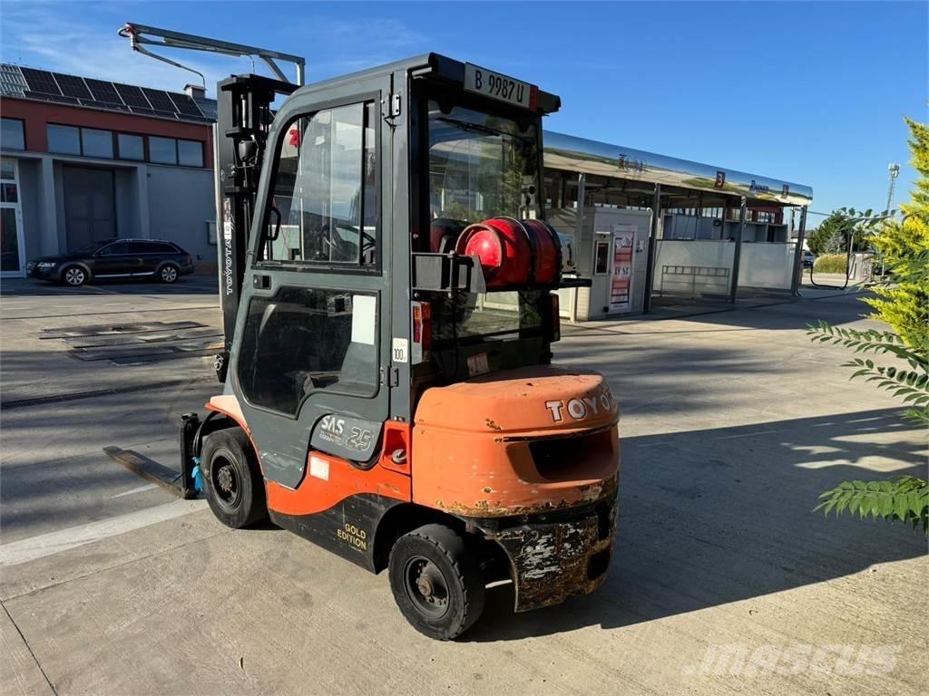 Toyota 7FGF25 LPG 지게차