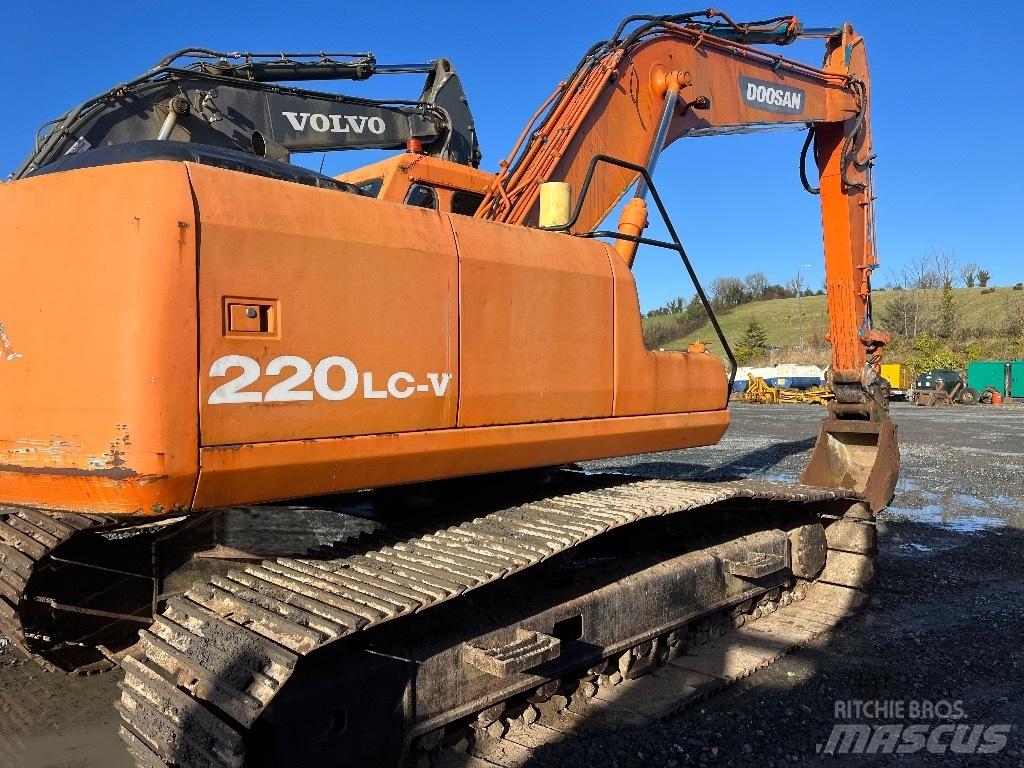 Doosan DX 220 대형 굴삭기 29톤 이상