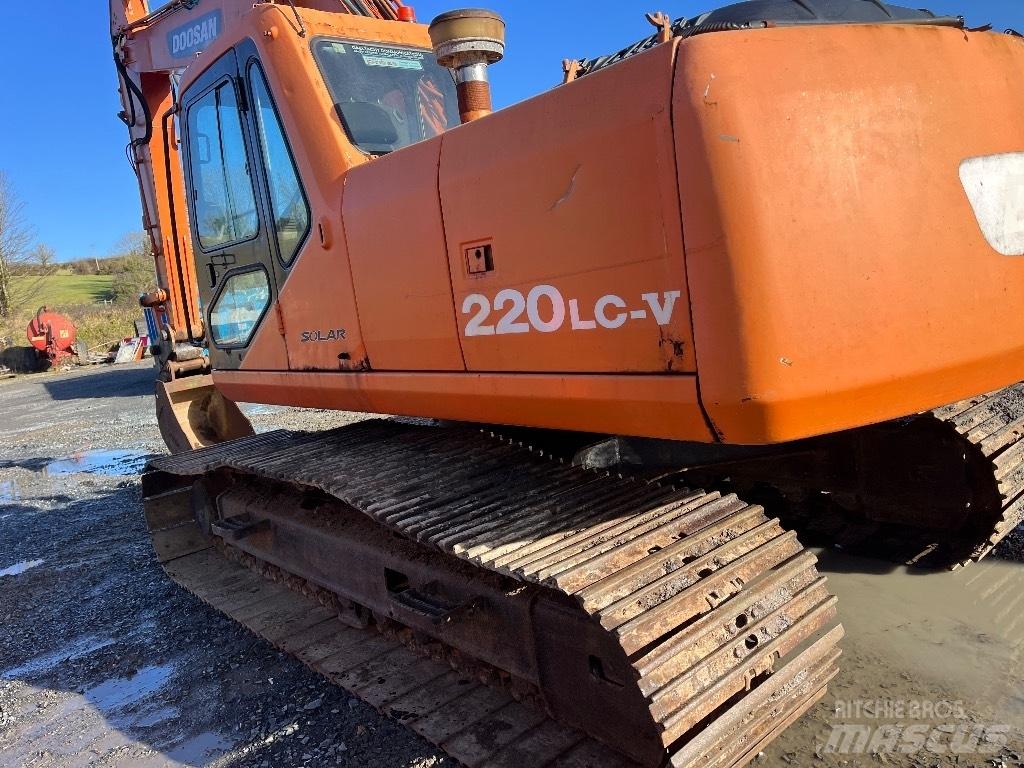 Doosan DX 220 대형 굴삭기 29톤 이상