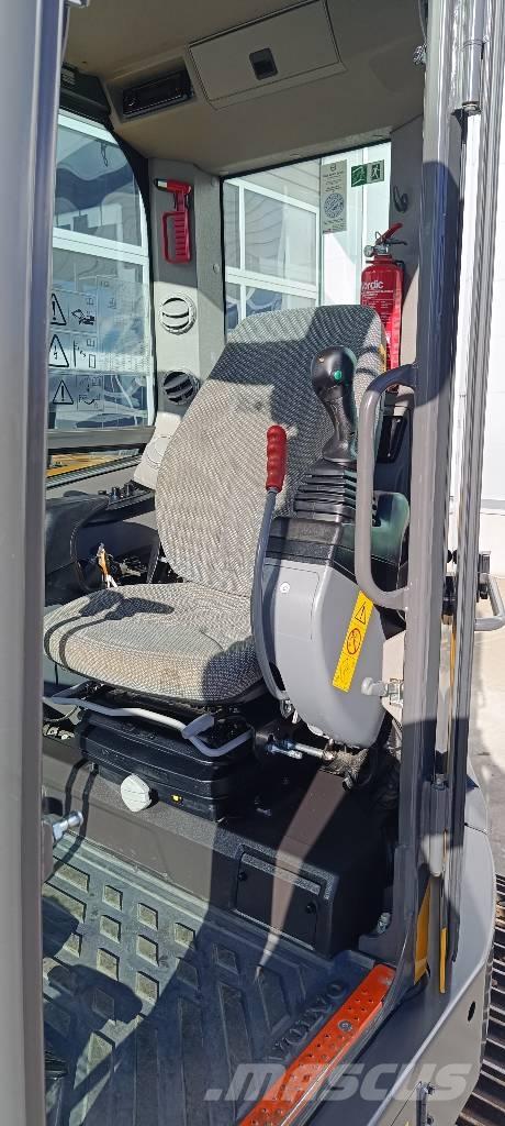 Volvo ECR88D 중형굴삭기 7톤-28톤