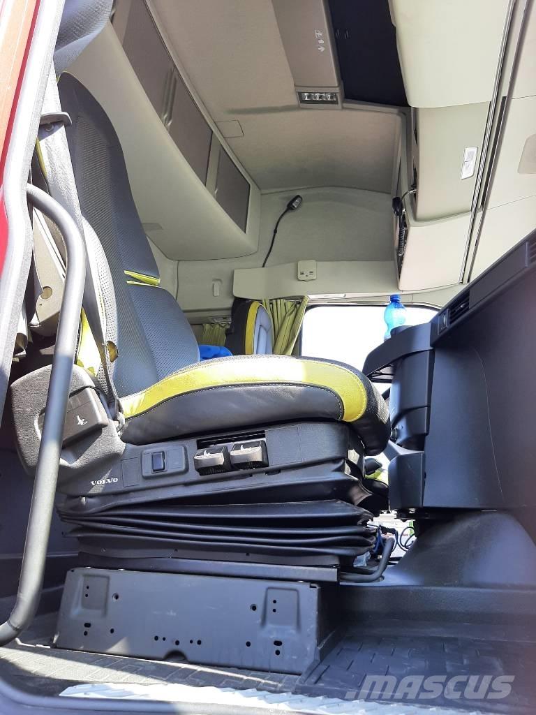 Volvo FH 16 목재 트럭