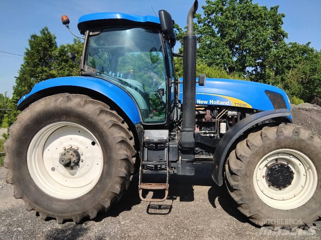 New Holland T7030 트랙터