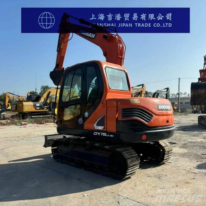 Doosan DX 75 중형굴삭기 7톤-28톤