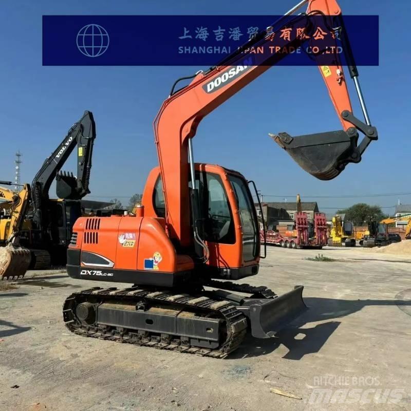Doosan DX 75 중형굴삭기 7톤-28톤