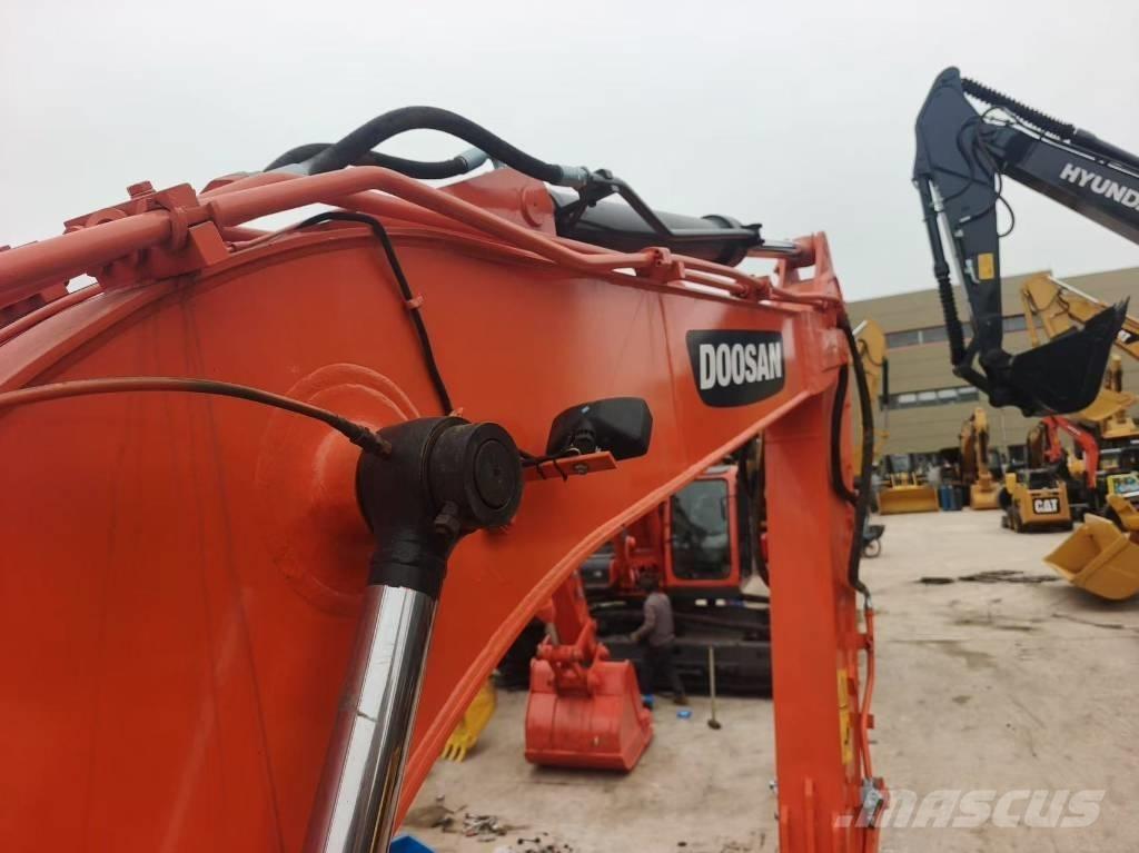 Doosan DX 140 대형 굴삭기 29톤 이상