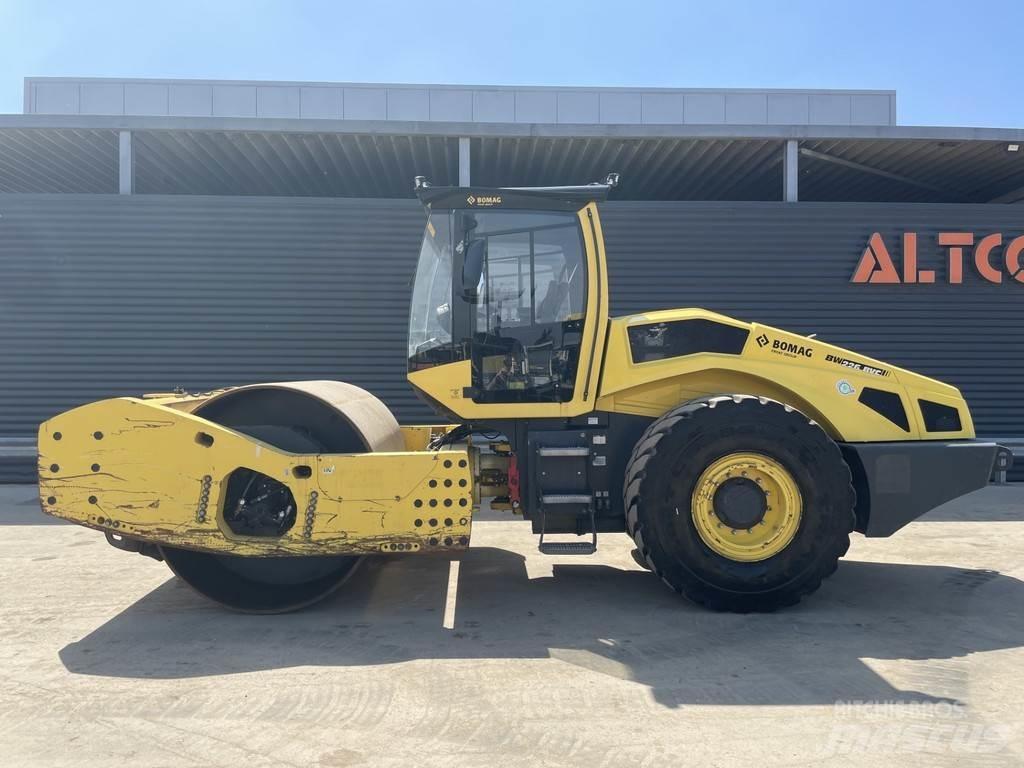 Bomag BW 226 BVC-5 싱글 드럼 롤러