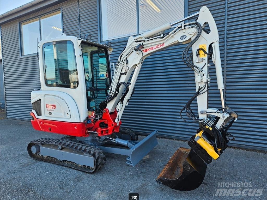 Takeuchi TB 225 소형 굴삭기 7톤 미만
