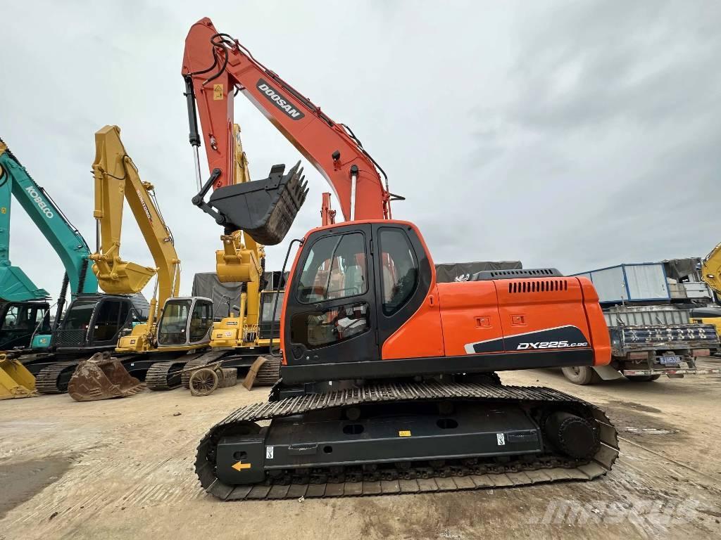 Doosan DX225LC-9C 대형 굴삭기 29톤 이상