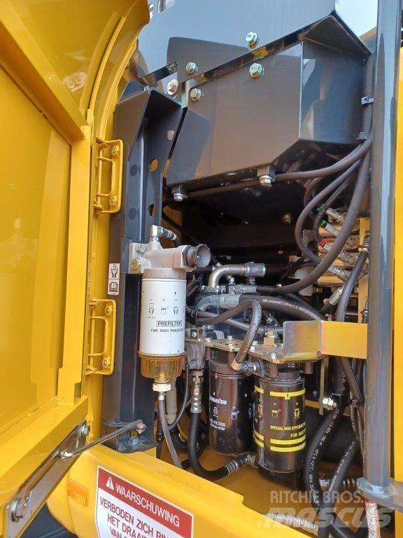 Komatsu PW158-11E0  휠 굴삭기