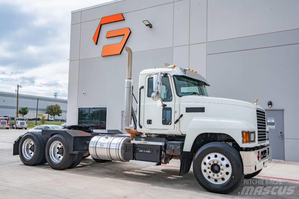 Mack Pinnacle 64T 트랙터 유닛