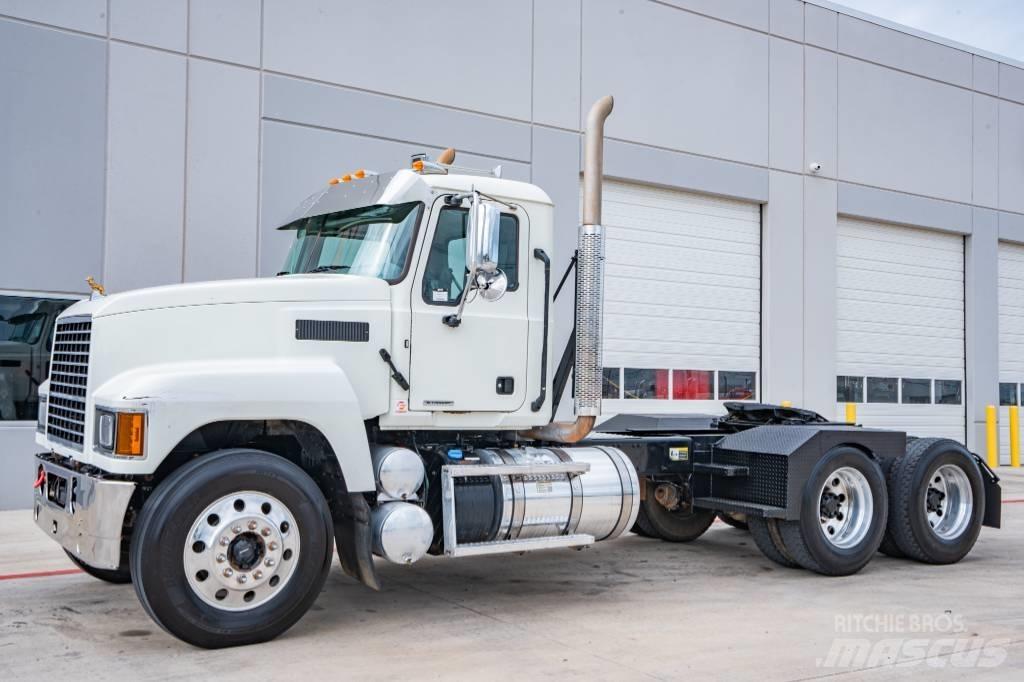 Mack Pinnacle 64T 트랙터 유닛