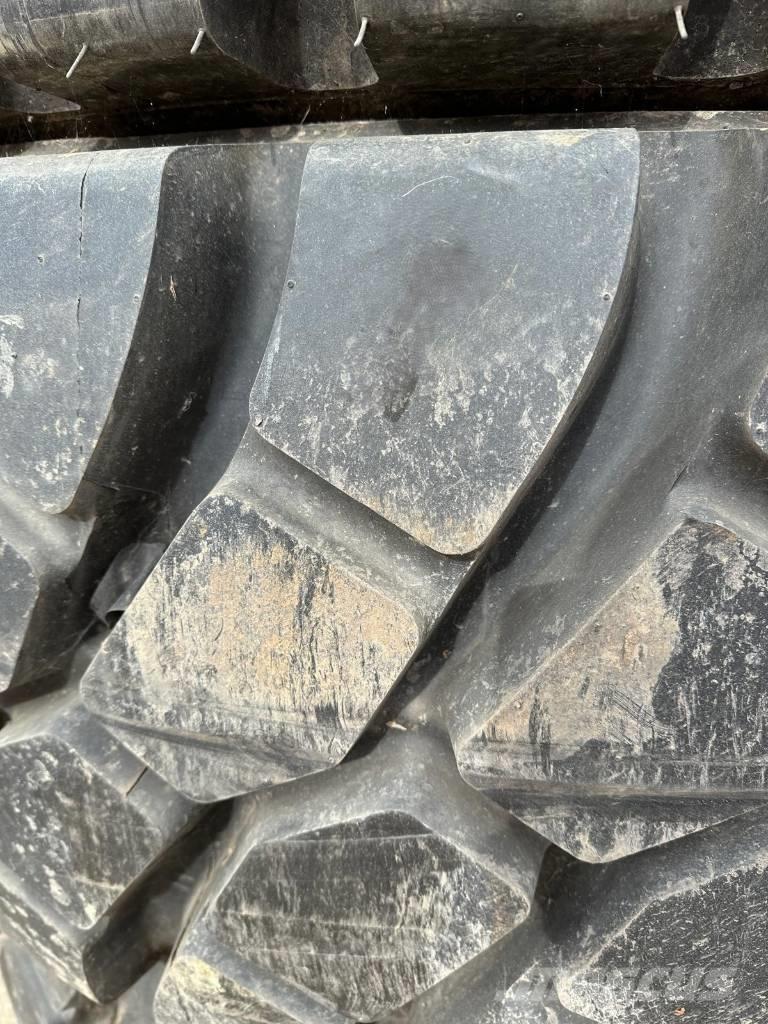  ROCK RADIAL 23.5R25 타이어, 휠 및 림