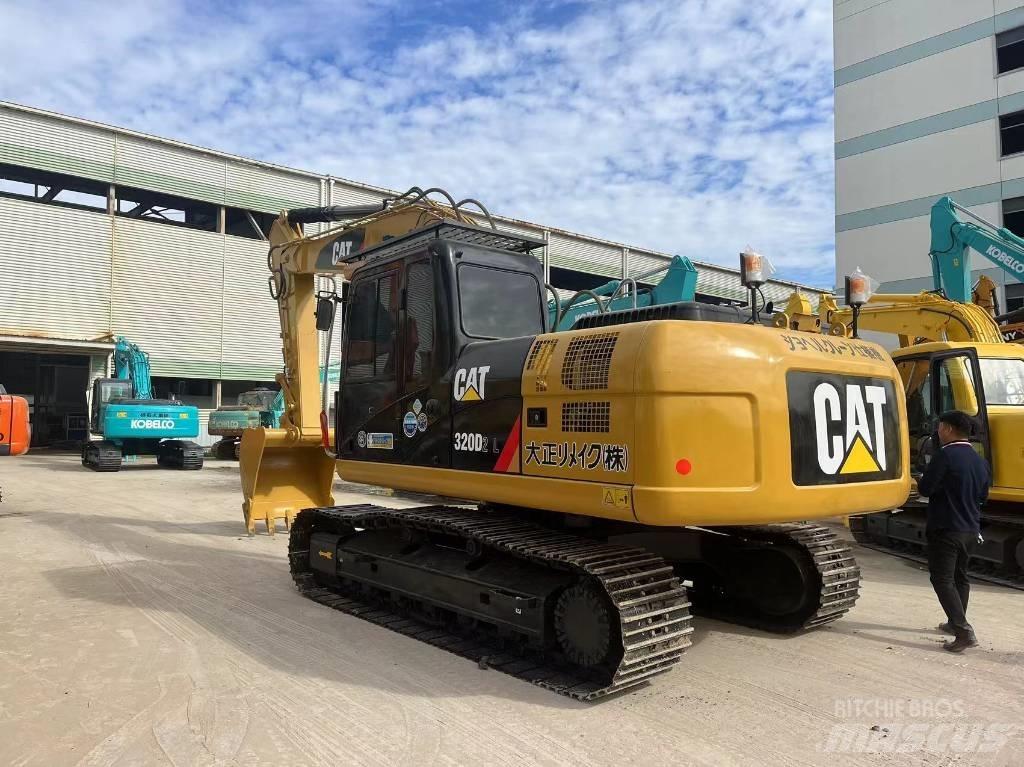 CAT 320 D 대형 굴삭기 29톤 이상