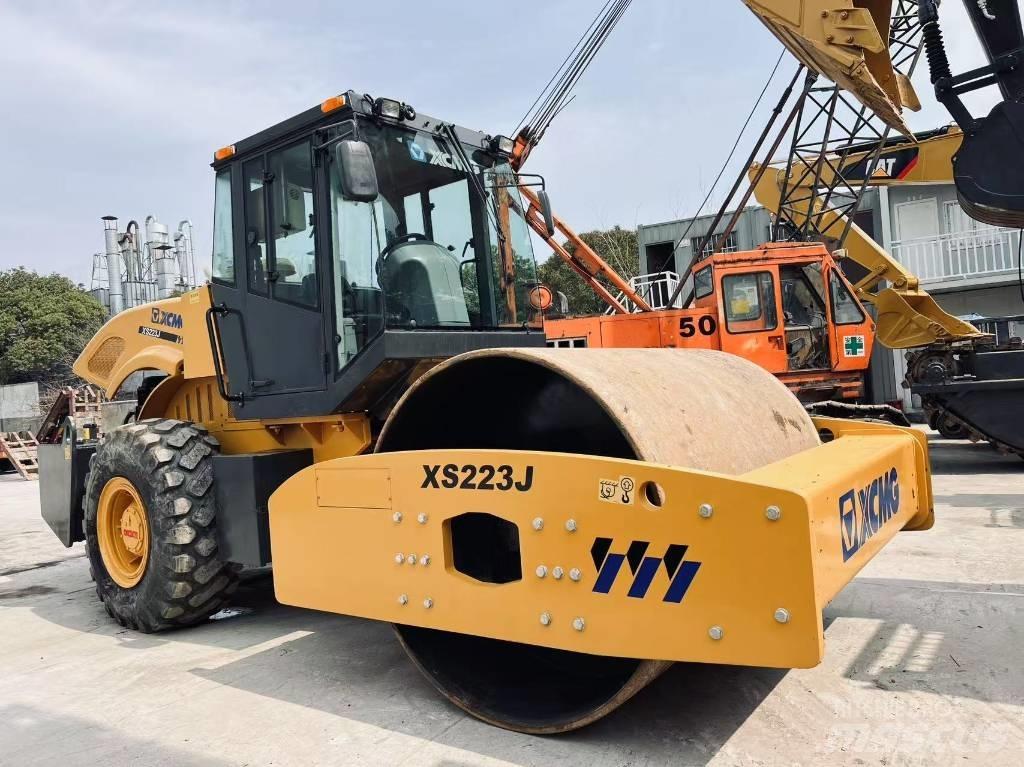 XCMG XS 223 J 싱글 드럼 롤러