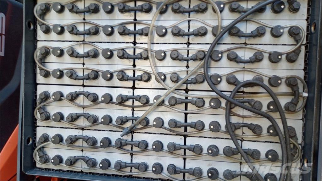 Toyota 8FBMKT25 전동 지게차