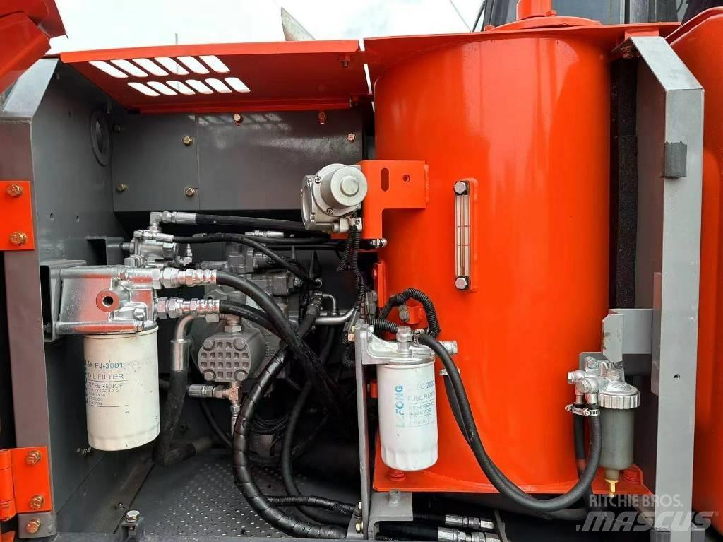 Hitachi ZX 120 대형 굴삭기 29톤 이상