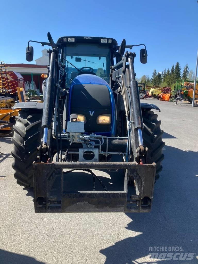 Valtra T 151 트랙터