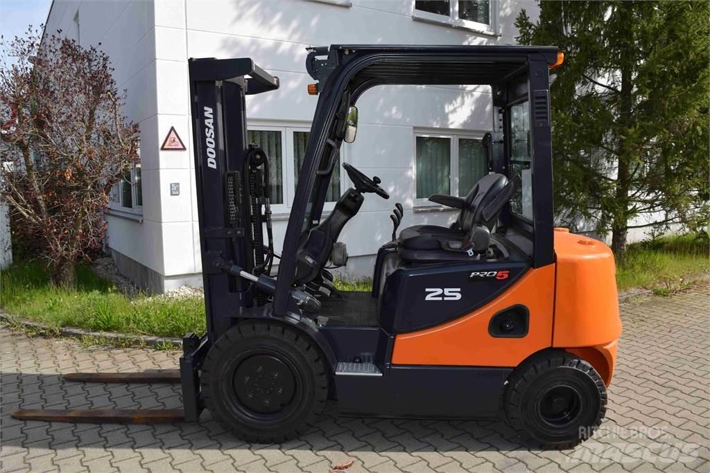 Doosan D 25 S-5 디젤 지게차