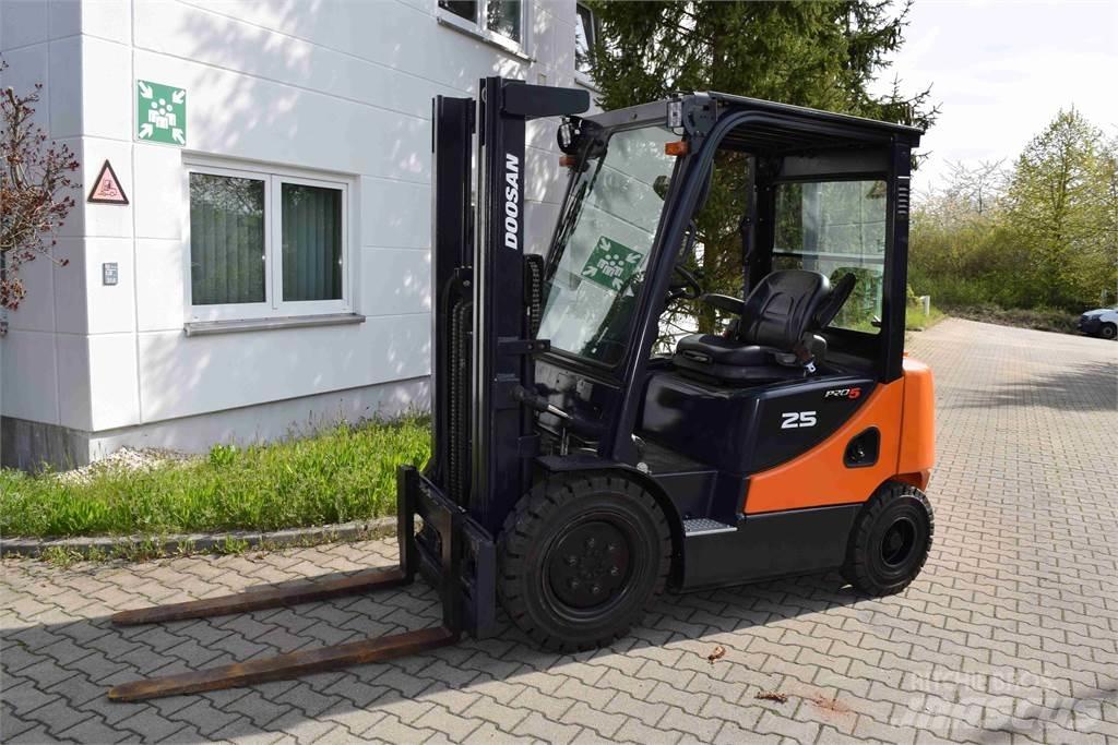 Doosan D 25 S-5 디젤 지게차