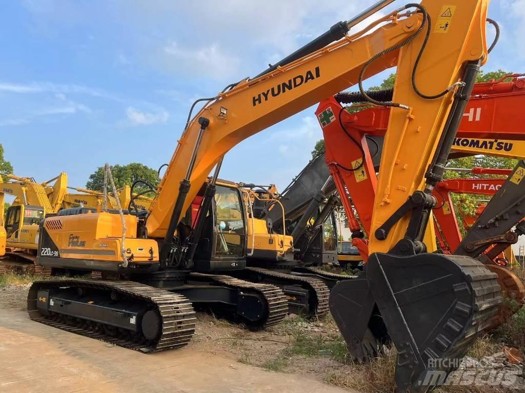 Hyundai R220LC-9S  휠 굴삭기