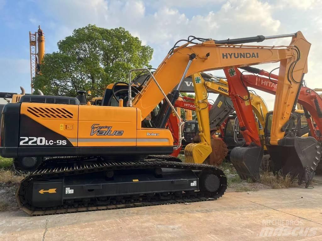 Hyundai R220LC-9S  휠 굴삭기