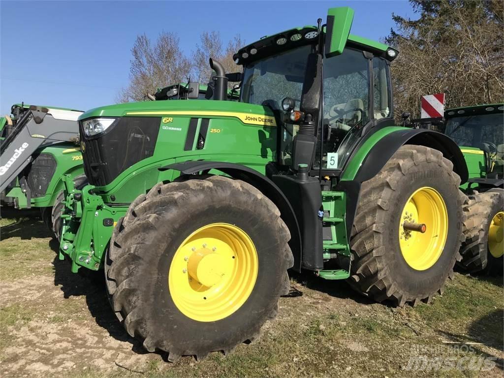 John Deere 6R 250 트랙터