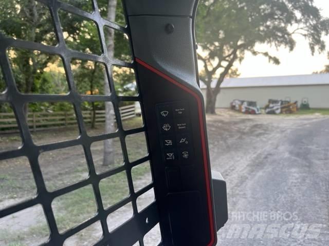 Bobcat T64  스키드로더