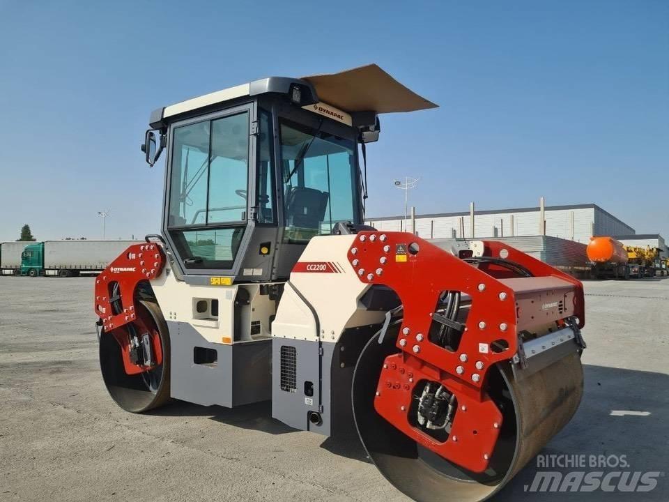 Dynapac CC2200 트윈 드럼 롤러