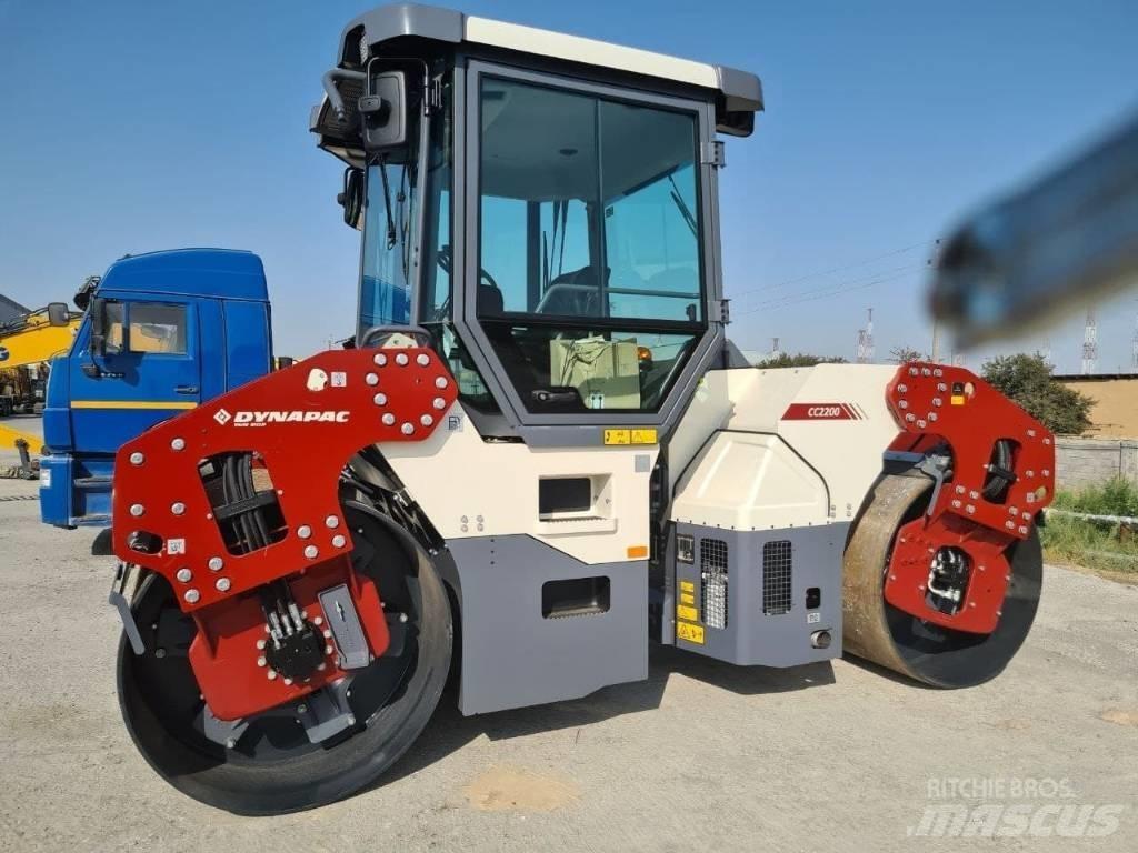 Dynapac CC2200 트윈 드럼 롤러