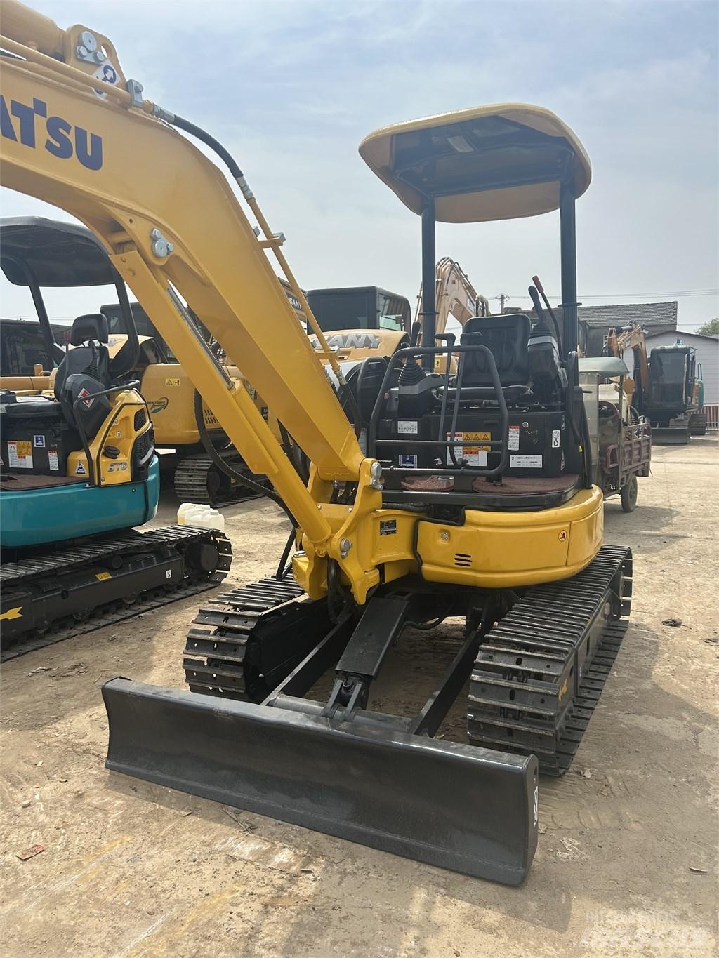 Komatsu PC30 소형 굴삭기 7톤 미만