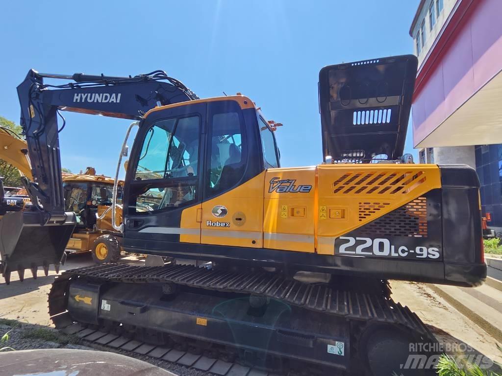 Hyundai Robex 220 LC 대형 굴삭기 29톤 이상