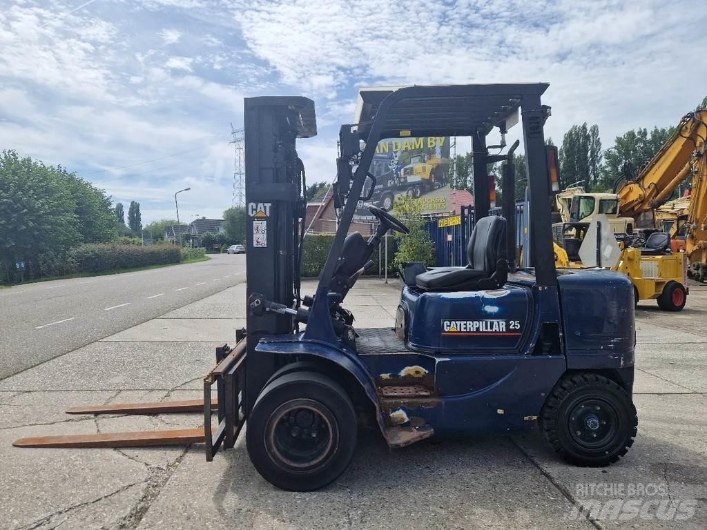 CAT DP25K 디젤 지게차