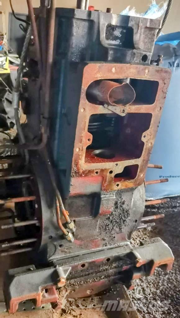 New Holland TM 120 트랙터