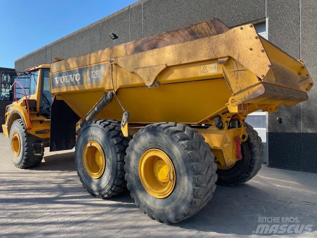 Volvo A25G 연결식 홀러