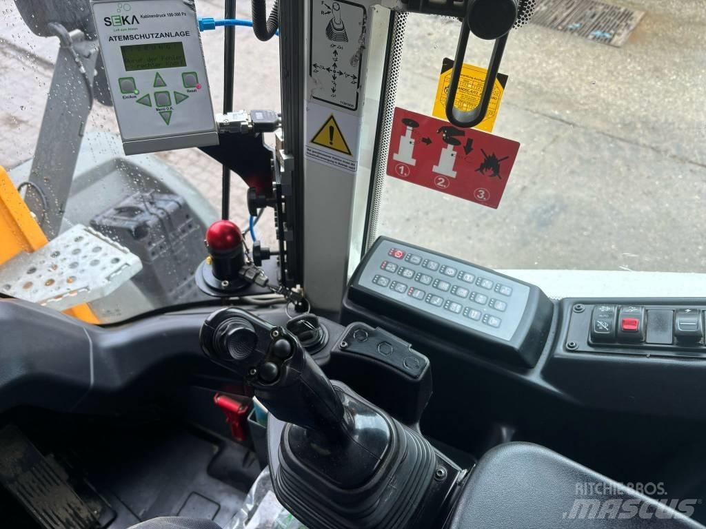 Liebherr L546  휠로우더