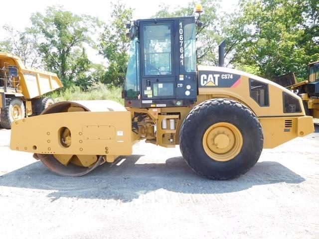 CAT CS 74 싱글 드럼 롤러