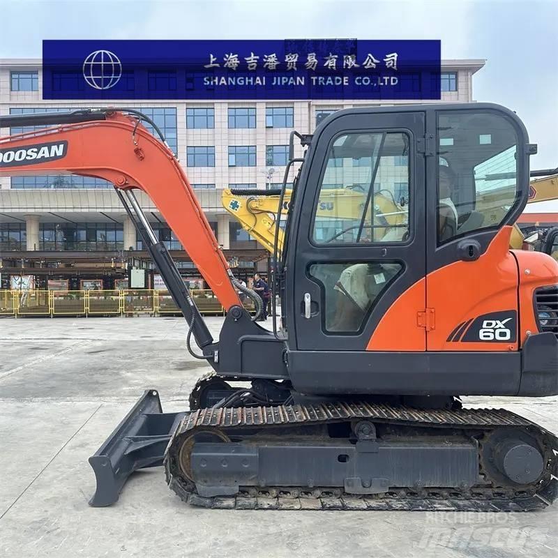 Doosan DX 60 소형 굴삭기 7톤 미만